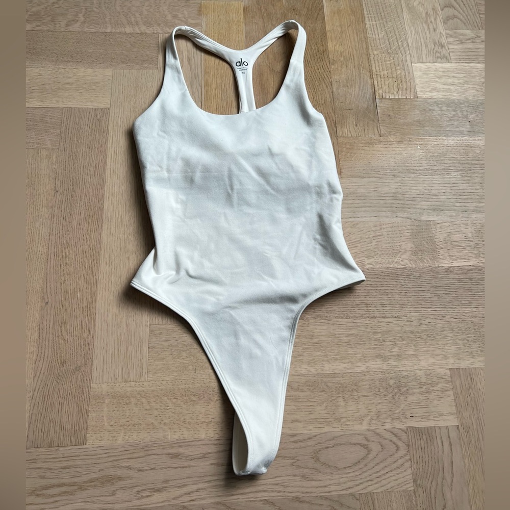 NWOT alo yoga Sleek Back Bodysuit